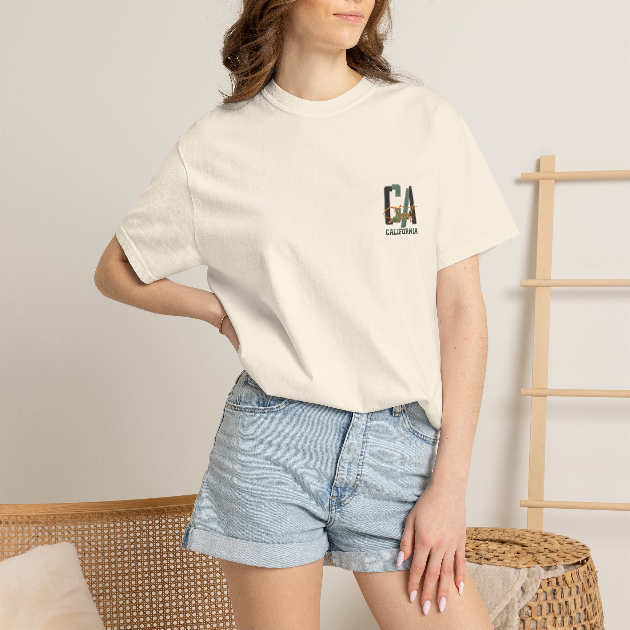 California Beach City graphic T-shirt | CA palm tree surf car design - Görsel 8