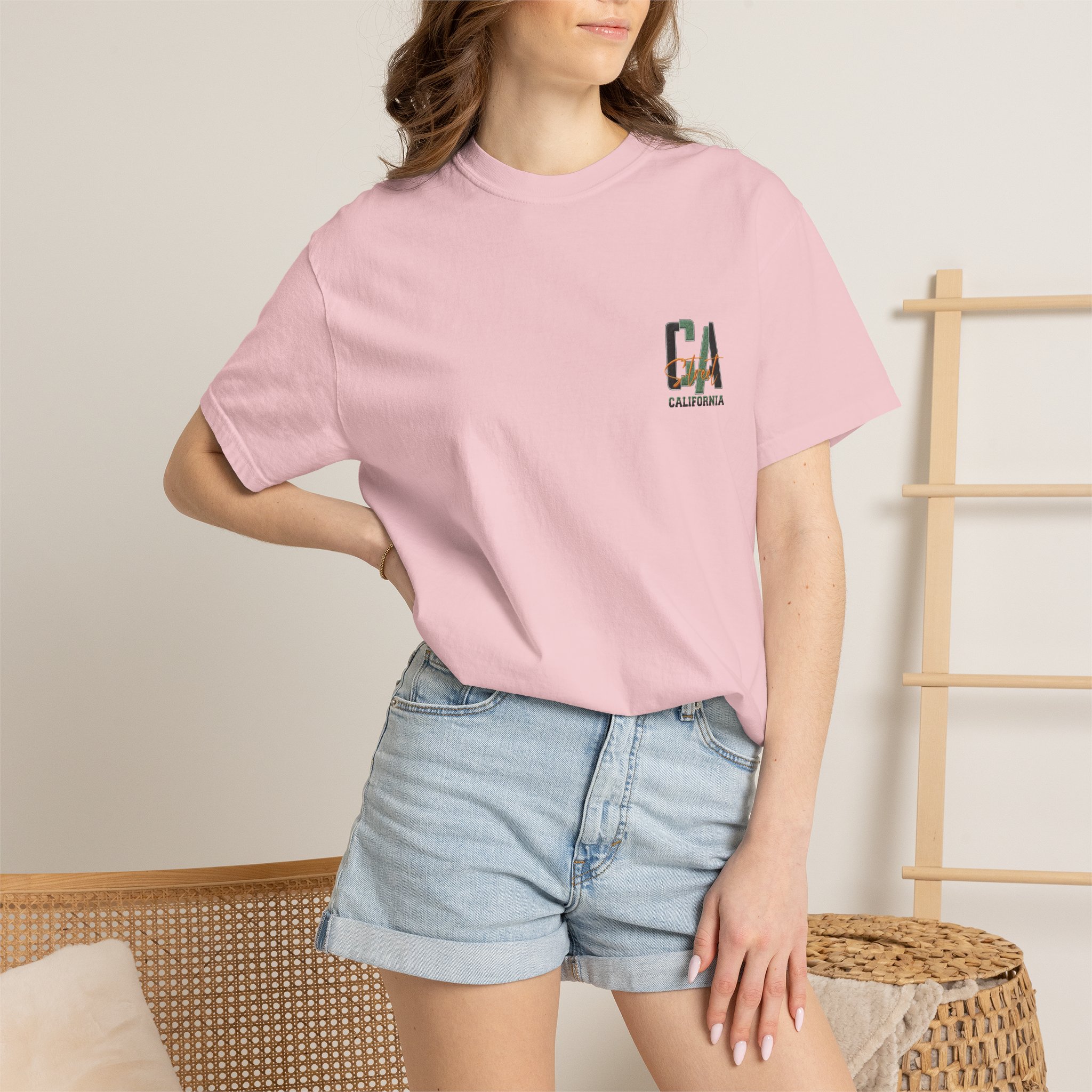 California Beach City graphic T-shirt | CA palm tree surf car design - Görsel 40