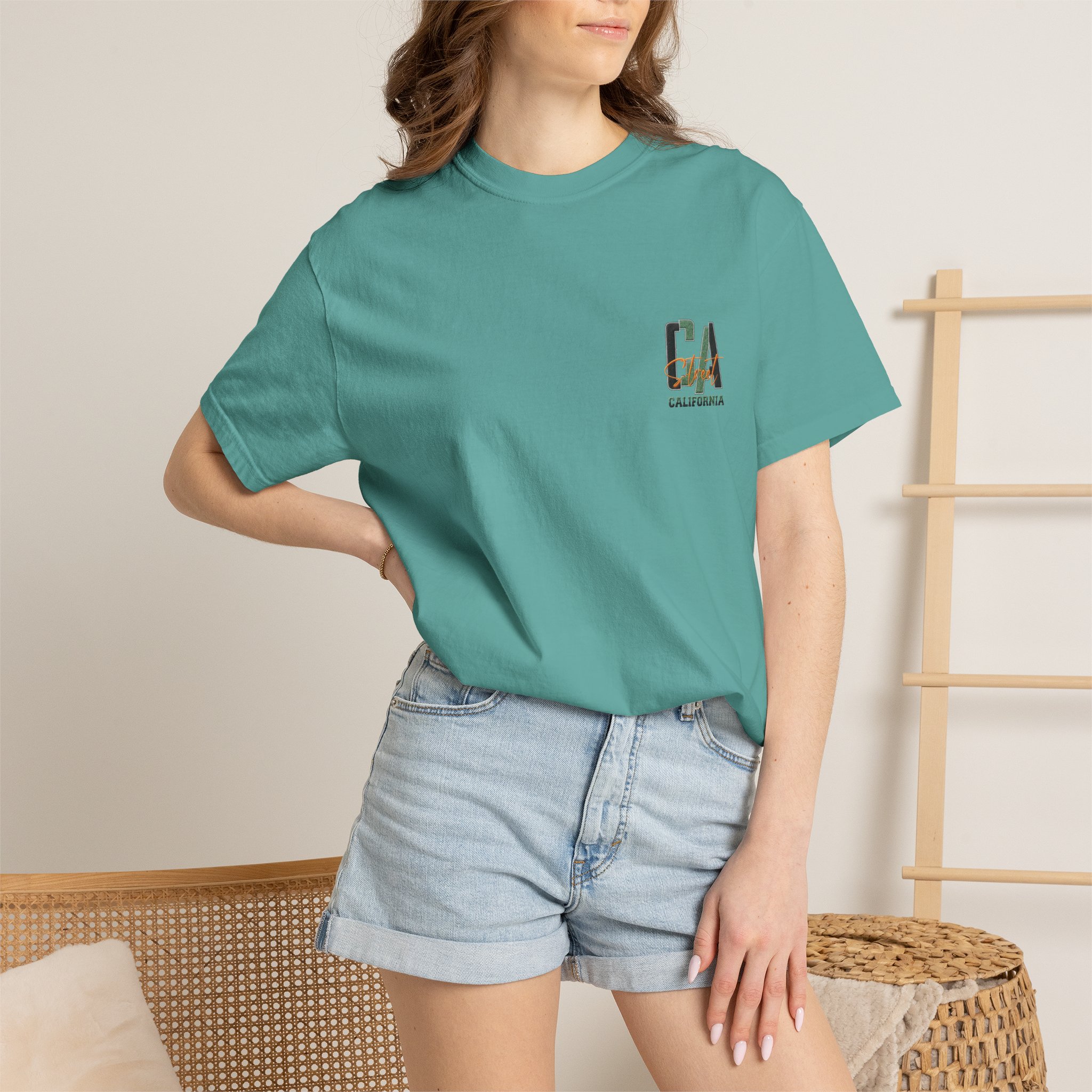 California Beach City graphic T-shirt | CA palm tree surf car design - Görsel 16