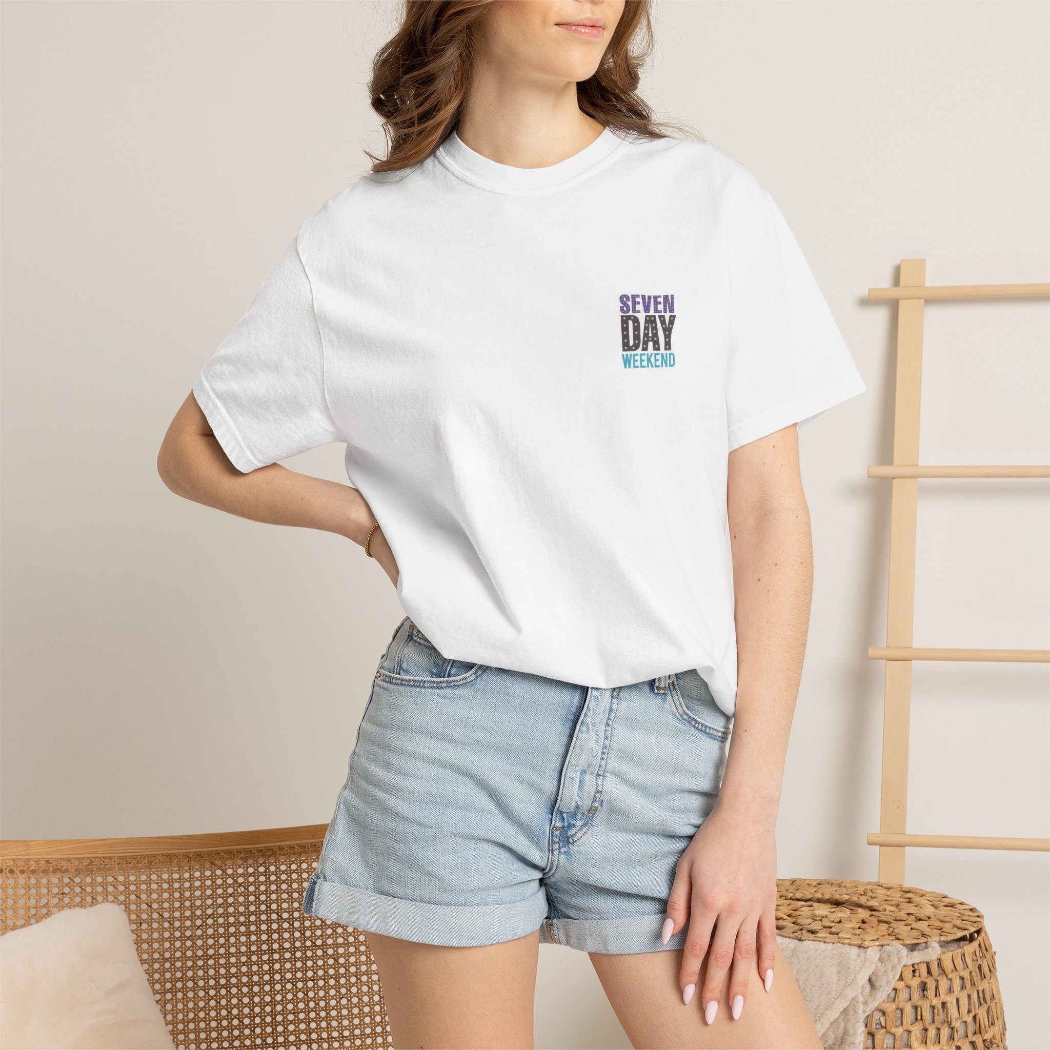 Happily Retired graphic T-shirt | Seven Day Weekend pocket design - Görsel 4